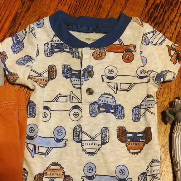 NEWBORN CLOTHING. - Picture 2 of 9